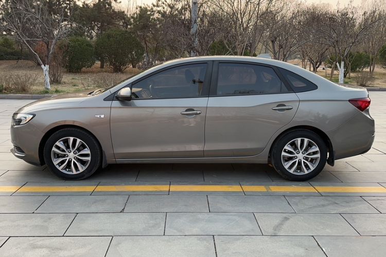 Used Buick GT 2018 18T Automatic Elite Model Exterior 5