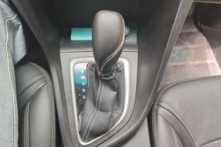 Used Buick GT 2018 18T Automatic Elite Model Gear Lever