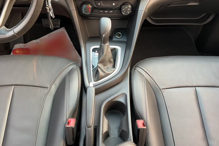 Used Buick GT 2018 18T Automatic Elite Model Gear Lever