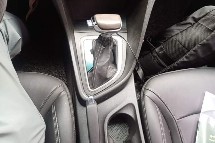 Used Buick GT 2018 18T Automatic Elite Model Gear Lever