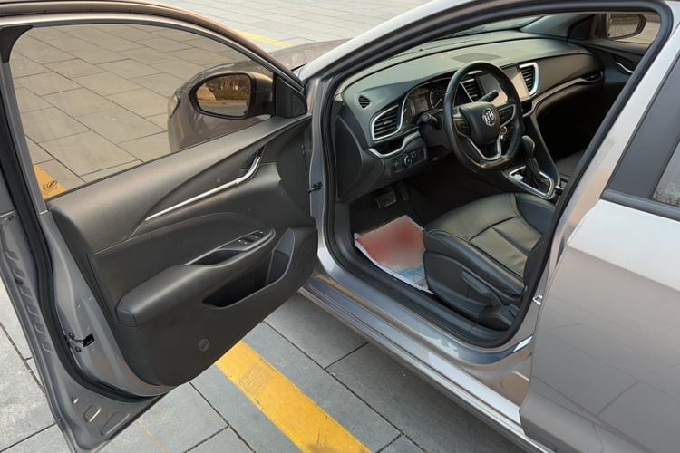 Used Buick GT 2018 18T Automatic Elite Model Interior 5