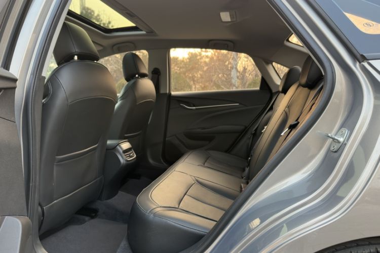 Used Buick GT 2018 18T Automatic Elite Model Interior 6