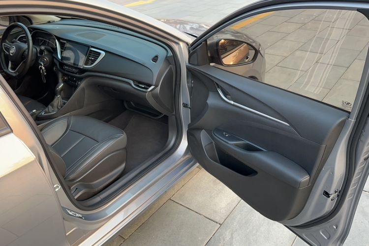 Used Buick GT 2018 18T Automatic Elite Model Interior 7