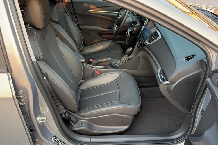 Used Buick GT 2018 18T Automatic Elite Model Right Front Seat