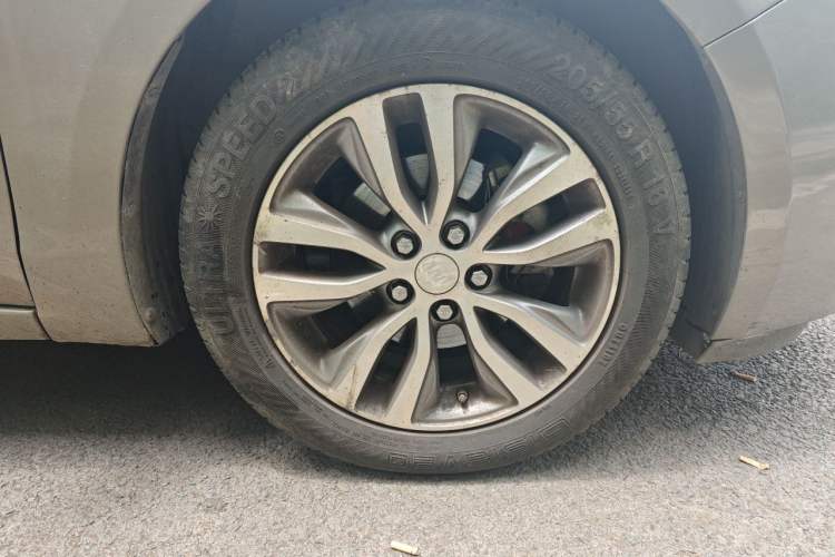 Used Buick GT 2018 18T Automatic Elite Model Right Front Wheel Hub