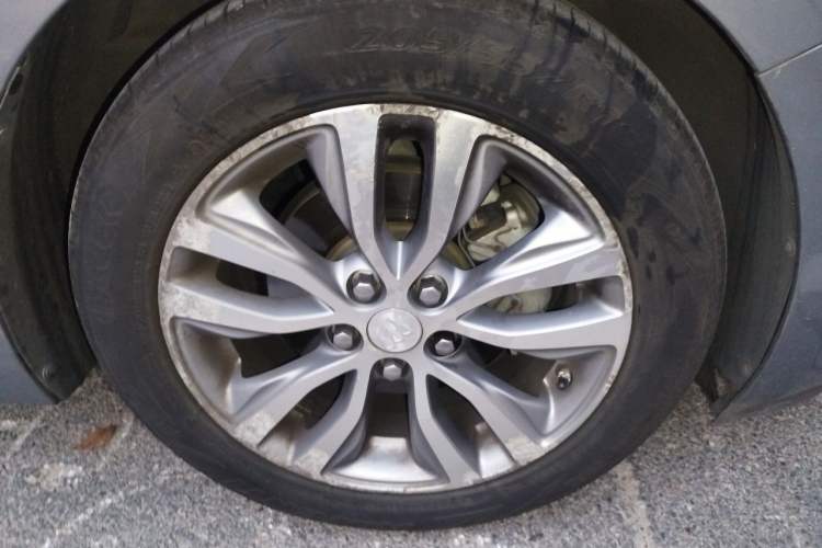 Used Buick GT 2018 18T Automatic Flagship Model Right Front Wheel Hub