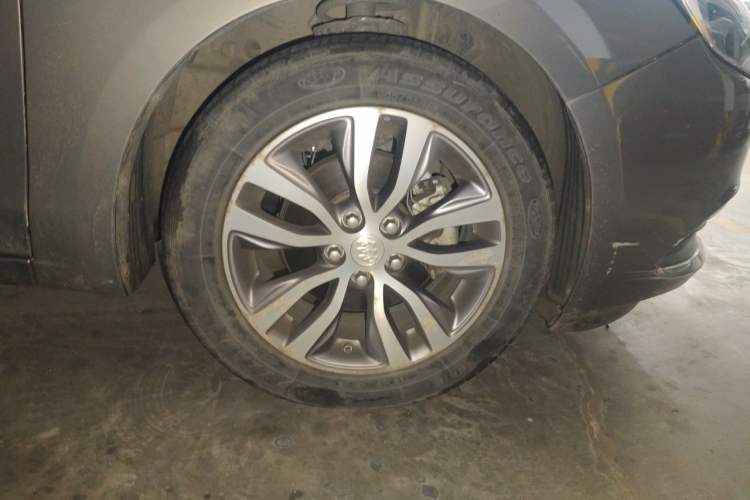 Used Buick GT 2018 18T Automatic Elite Model Right Front Wheel Hub
