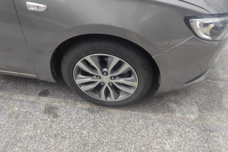 Used Buick GT 2018 18T Automatic Elite Model Right Front Wheel Hub