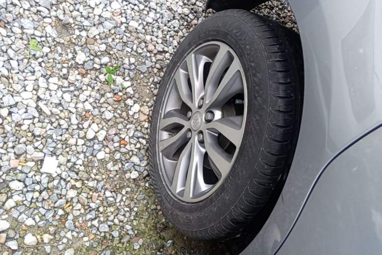 Used Buick GT 2018 18T Automatic Elite Model Right Rear Wheel Hub