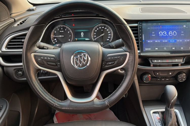 Used Buick GT 2018 18T Automatic Elite Model Steering Wheel