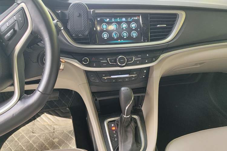 Used Buick GT 2019 15T Dual-Clutch Connected Elite Model China VI Audio And AC Panel
