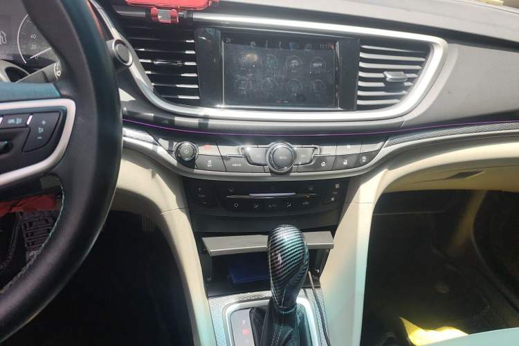 Used Buick GT 2019 15T Dual-Clutch Connected Elite Model China VI Audio And AC Panel