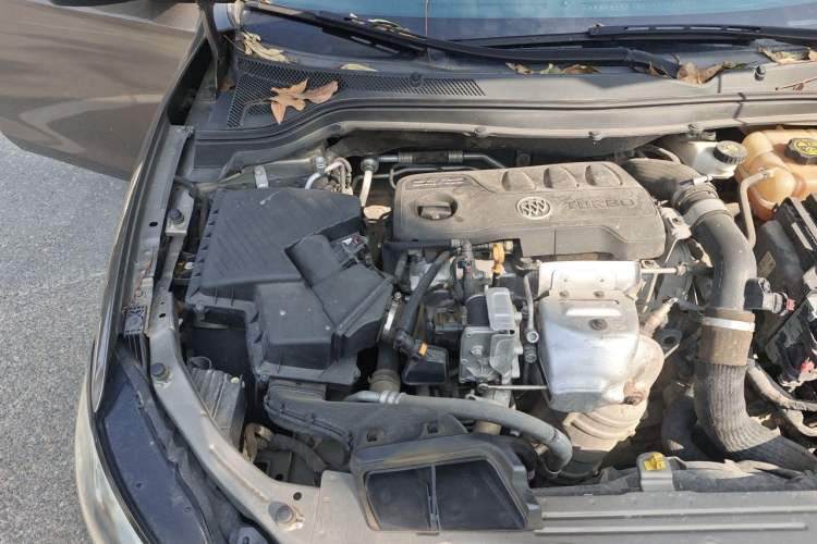 Used Buick GT 2019 18T Automatic Connected Elite Model China VI Standard Engine Bay Right