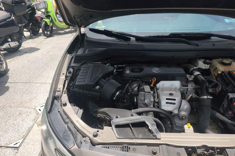 Used Buick GT 2019 15T Dual-Clutch Connected Elite Model China VI Engine Bay Right
