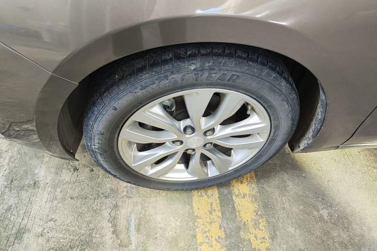 Used Buick GT 2019 15T Dual-Clutch Connected Elite Model China VI Left Front Wheel Hub