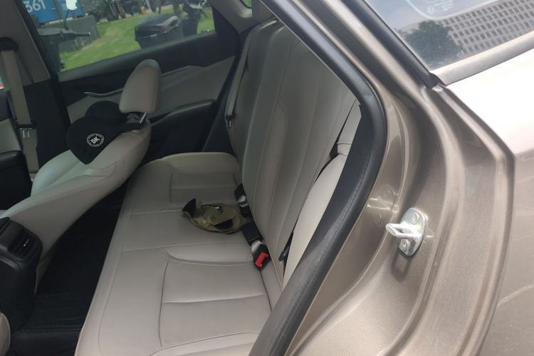 Used Buick GT 2019 15T Dual-Clutch Connected Elite Model China VI Left Rear Seat