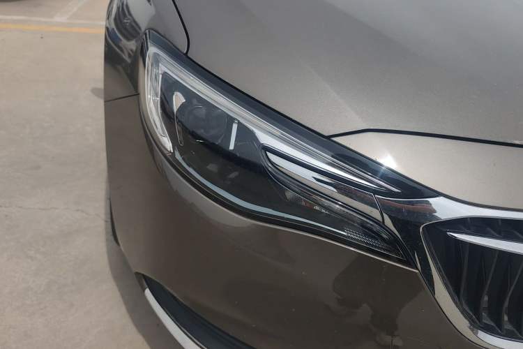 Used Buick GT 2019 15T Dual-Clutch Connected Elite Model China VI Right Front Headlight