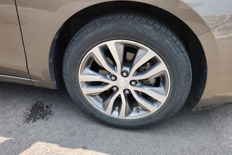 Used Buick GT 2019 18T Automatic Connected Elite Model China VI Standard Right Front Wheel Hub