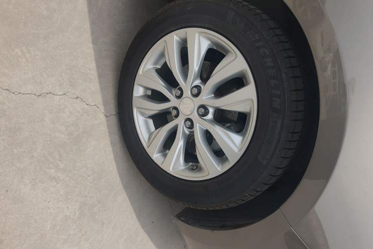 Used Buick GT 2019 15T Dual-Clutch Connected Elite Model China VI Right Front Wheel Hub