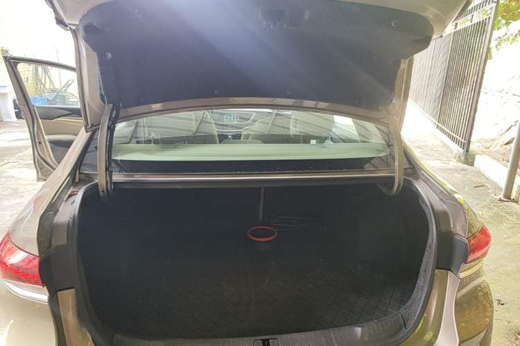 Used Buick GT 2019 15T Dual-Clutch Connected Elite Model China VI Trunk