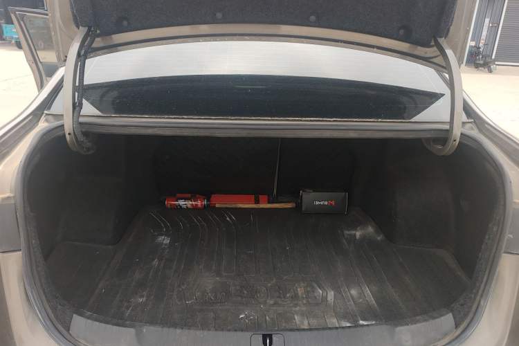 Used Buick GT 2019 15T Dual-Clutch Connected Elite Model China VI Trunk