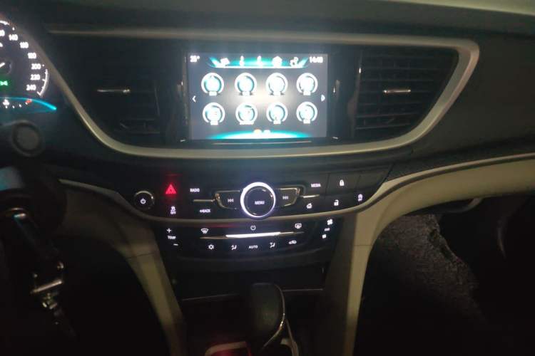 Used Buick GT 2019 15T Dual-Clutch Connected Elite Model China VI Audio And AC Panel