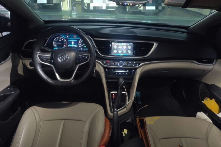 Used Buick GT 2019 15T Dual-Clutch Connected Elite Model China VI Center Console