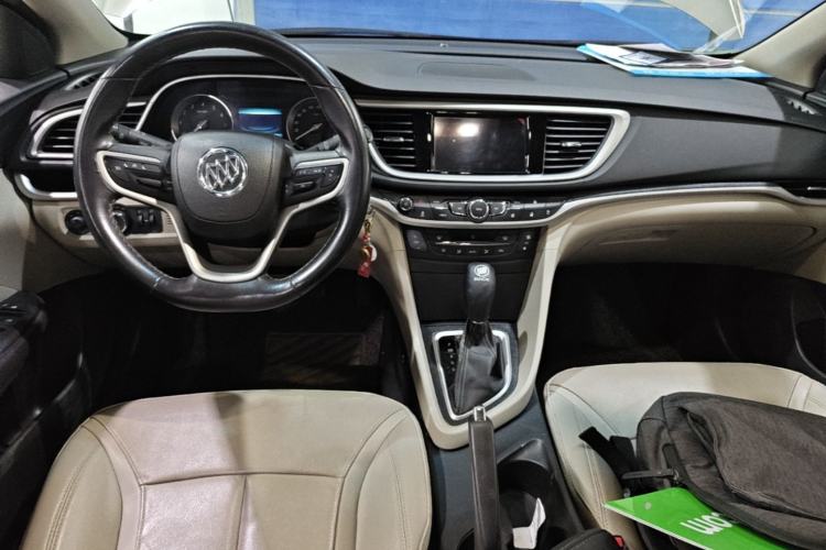 Used Buick GT 2019 15T Dual-Clutch Connected Elite Model China VI Center Console