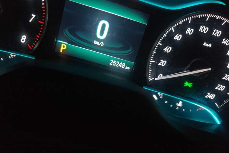 Used Buick GT 2019 15T Dual-Clutch Connected Elite Model China VI Odometer Close Up