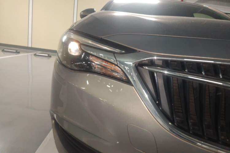Used Buick GT 2019 15T Dual-Clutch Connected Elite Model China VI Right Front Headlight