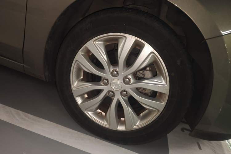Used Buick GT 2019 15T Dual-Clutch Connected Elite Model China VI Right Front Wheel Hub