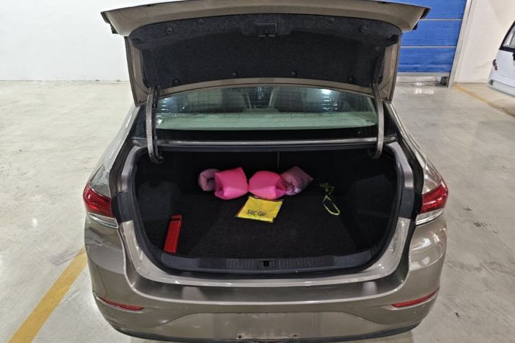 Used Buick GT 2019 15T Dual-Clutch Connected Elite Model China VI Trunk