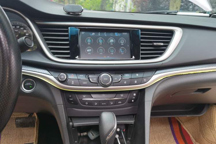 Used Buick GT 2019 18T Automatic Connected Flagship Version China VI Standard Audio And AC Panel