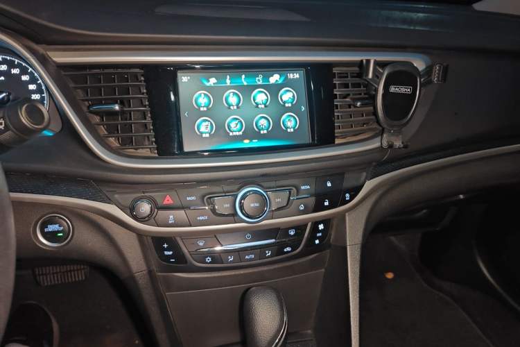 Used Buick GT 2019 18T Automatic Connected Elite Model China V Standard Audio And AC Panel