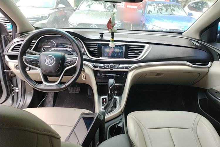 Used Buick GT 2019 15T Dual-Clutch Connected Elite Model China VI Center Console