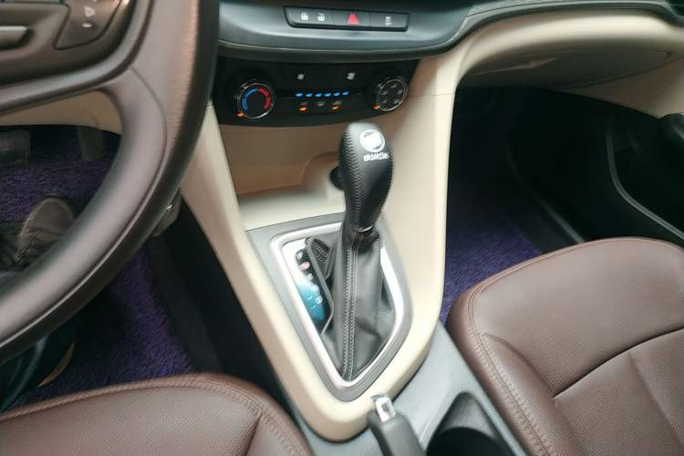 Used Buick GT 2019 15T Dual-Clutch Advanced Version China VI Standard Gear Lever