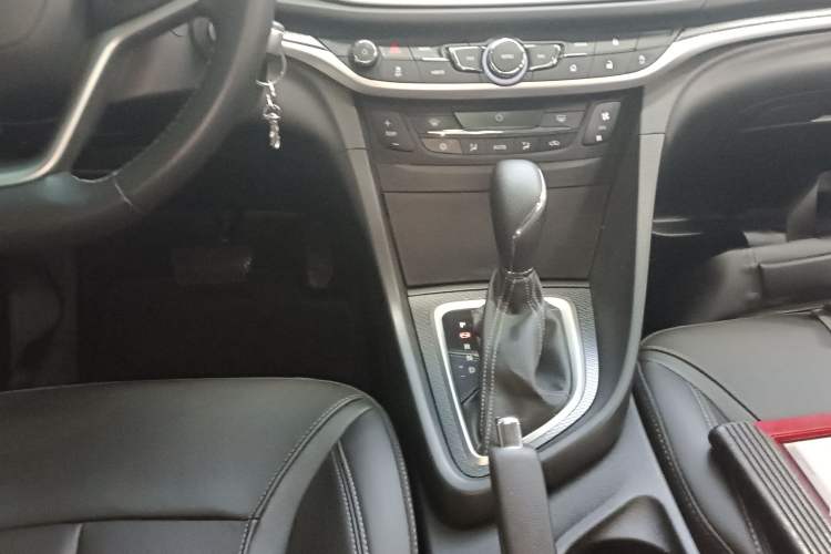 Used Buick GT 2019 18T Automatic Connected Elite Model China VI Standard Gear Lever