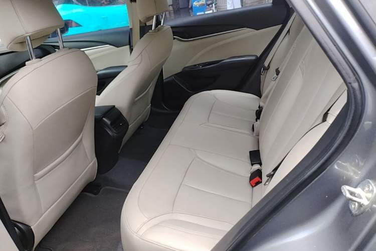 Used Buick GT 2019 15T Dual-Clutch Connected Elite Model China VI Left Rear Seat