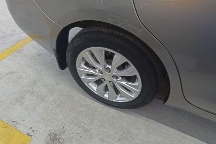 Used Buick GT 2019 15T Dual-Clutch Connected Elite Version China V Standard Right Rear Wheel Hub
