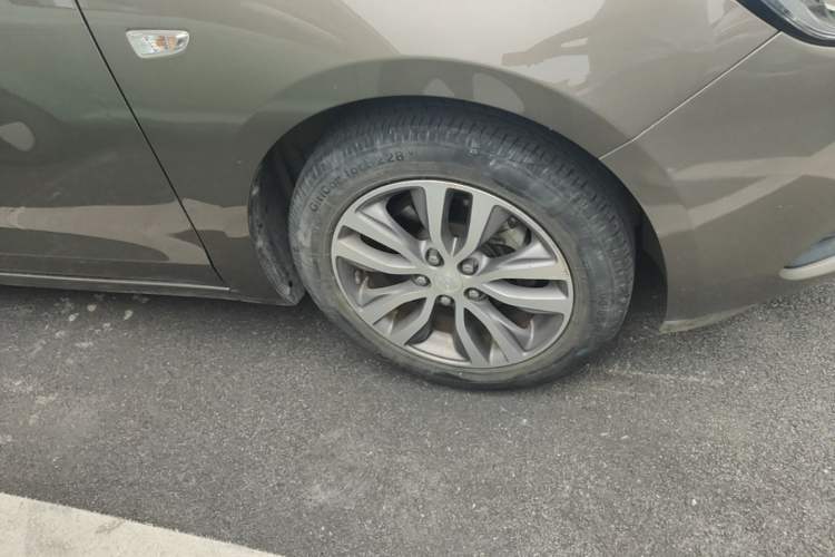Used Buick GT 2019 18T Automatic Connected Elite Model China VI Standard Right Front Wheel Hub