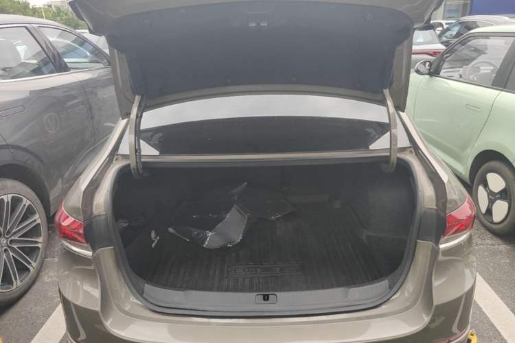 Used Buick GT 2019 18T Automatic Connected Elite Model China VI Standard Trunk