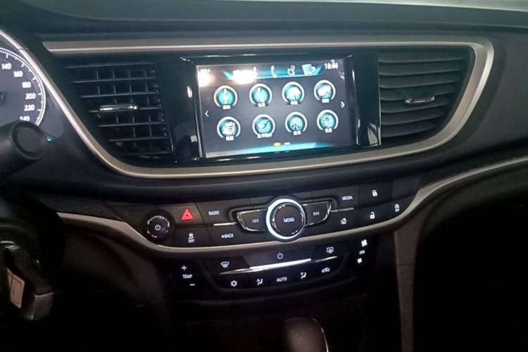 Used Buick GT 2019 18T Automatic Connected Elite Model China V Standard Audio And AC Panel