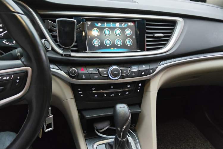 Used Buick GT 2019 15T Dual-Clutch Connected Elite Model China VI Audio And AC Panel
