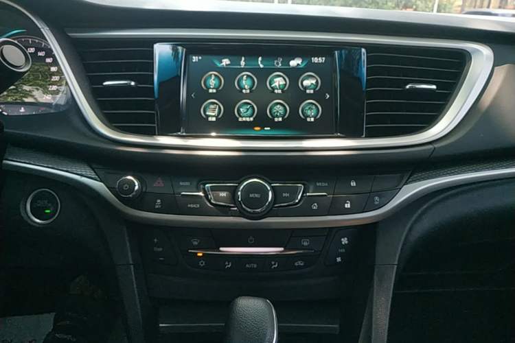 Used Buick GT 2019 18T Automatic Connected Elite Model China V Standard Audio And AC Panel