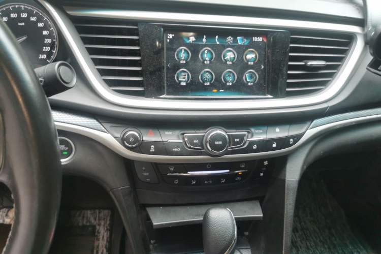 Used Buick GT 2019 18T Automatic Connected Elite Model China V Standard Audio And AC Panel