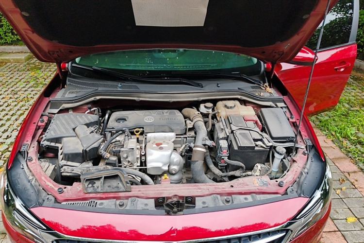Used Buick GT 2019 18T Automatic Connected Elite Model China VI Standard Engine Bay
