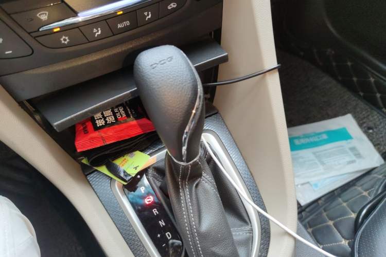 Used Buick GT 2019 15T Dual-Clutch Connected Elite Model China VI Gear Lever