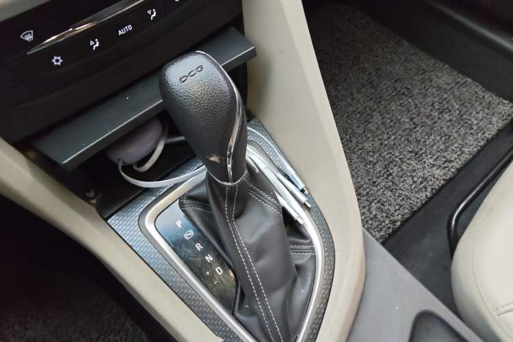 Used Buick GT 2019 15T Dual-Clutch Connected Elite Model China VI Gear Lever