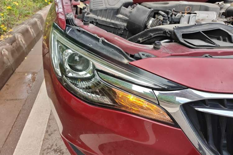 Used Buick GT 2019 15T Dual-Clutch Advanced Version China VI Standard Right Front Headlight