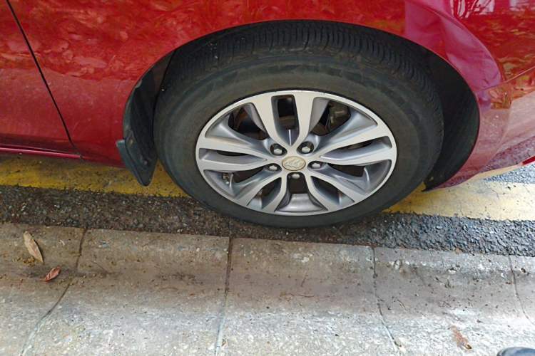 Used Buick GT 2019 18T Automatic Connected Elite Model China V Standard Right Front Wheel Hub